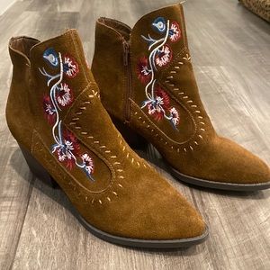 New Carlos by Carlos Santana Booties Size 7